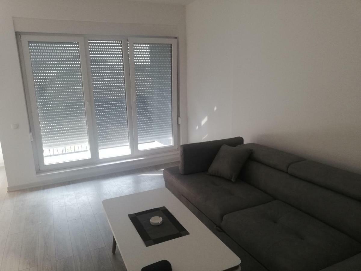 Apartment 3 พริสตีนา ภายนอก รูปภาพ