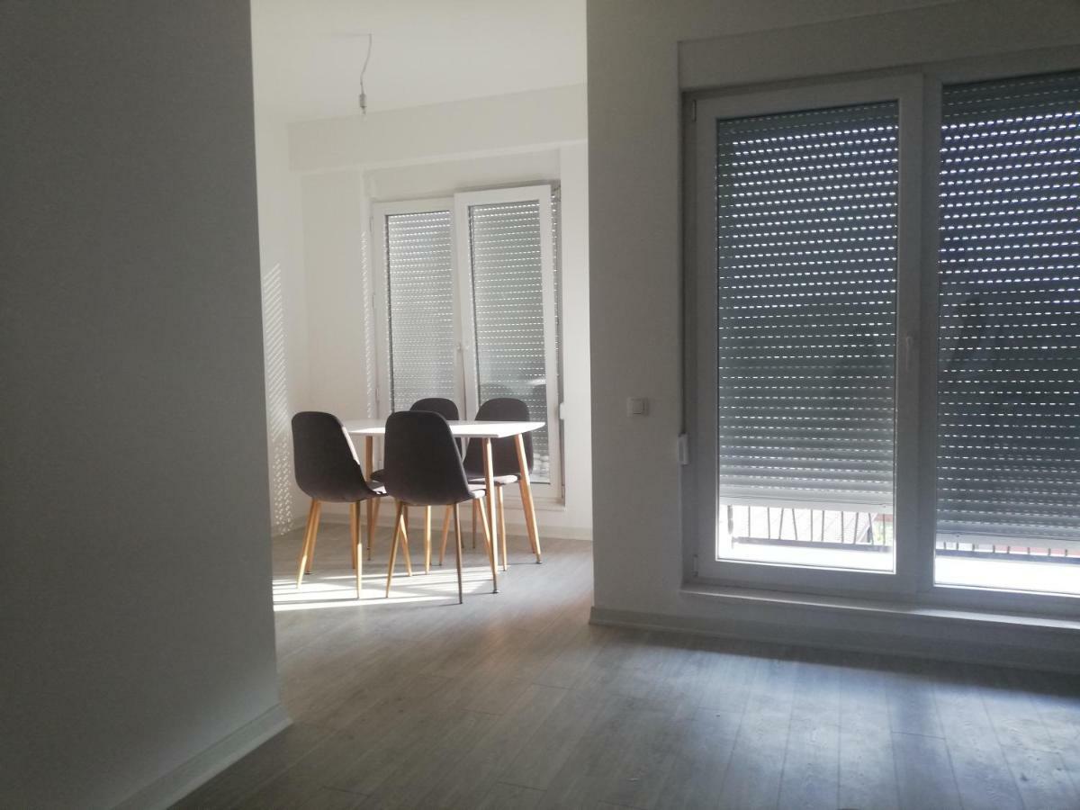 Apartment 3 พริสตีนา ภายนอก รูปภาพ